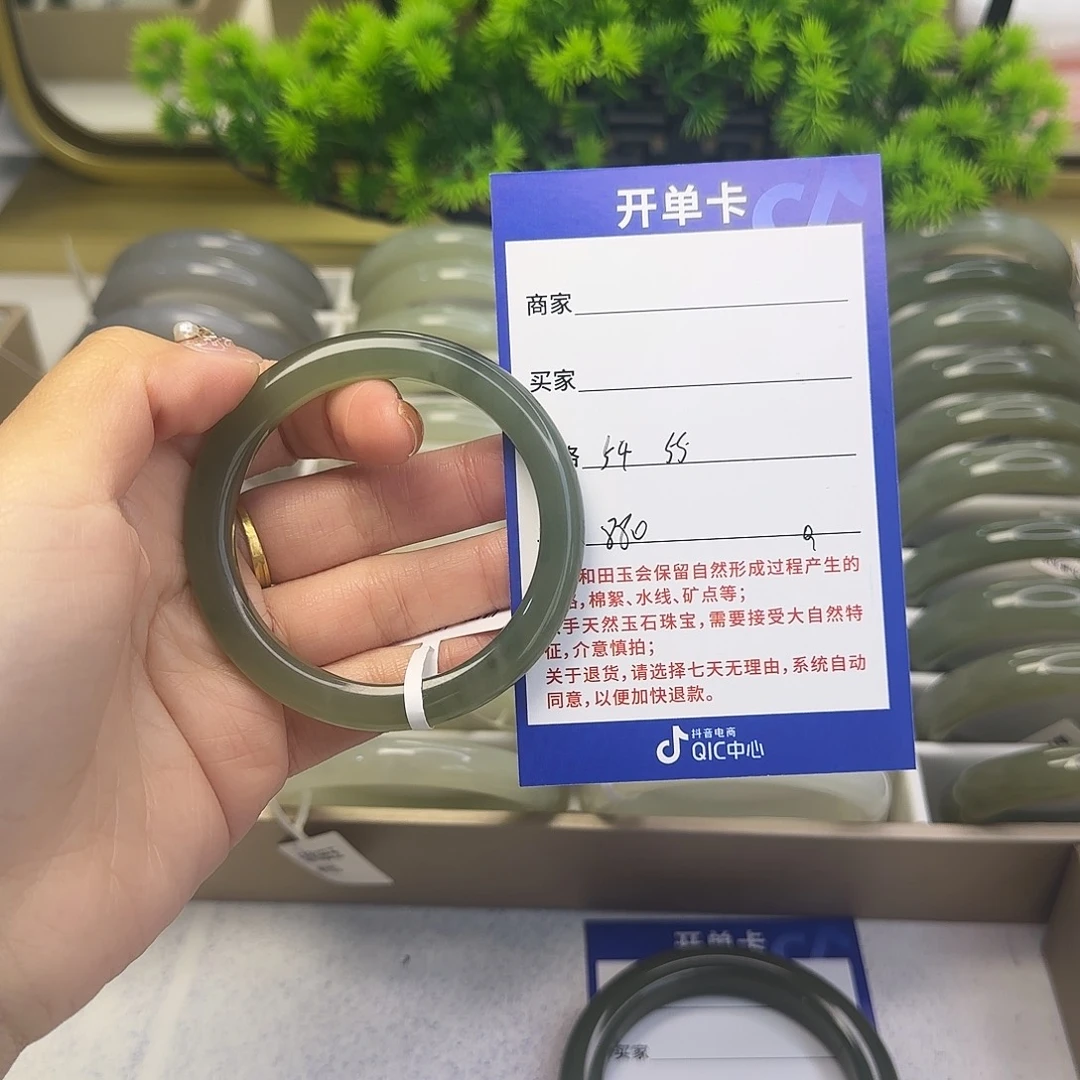 和田玉未镶嵌手镯