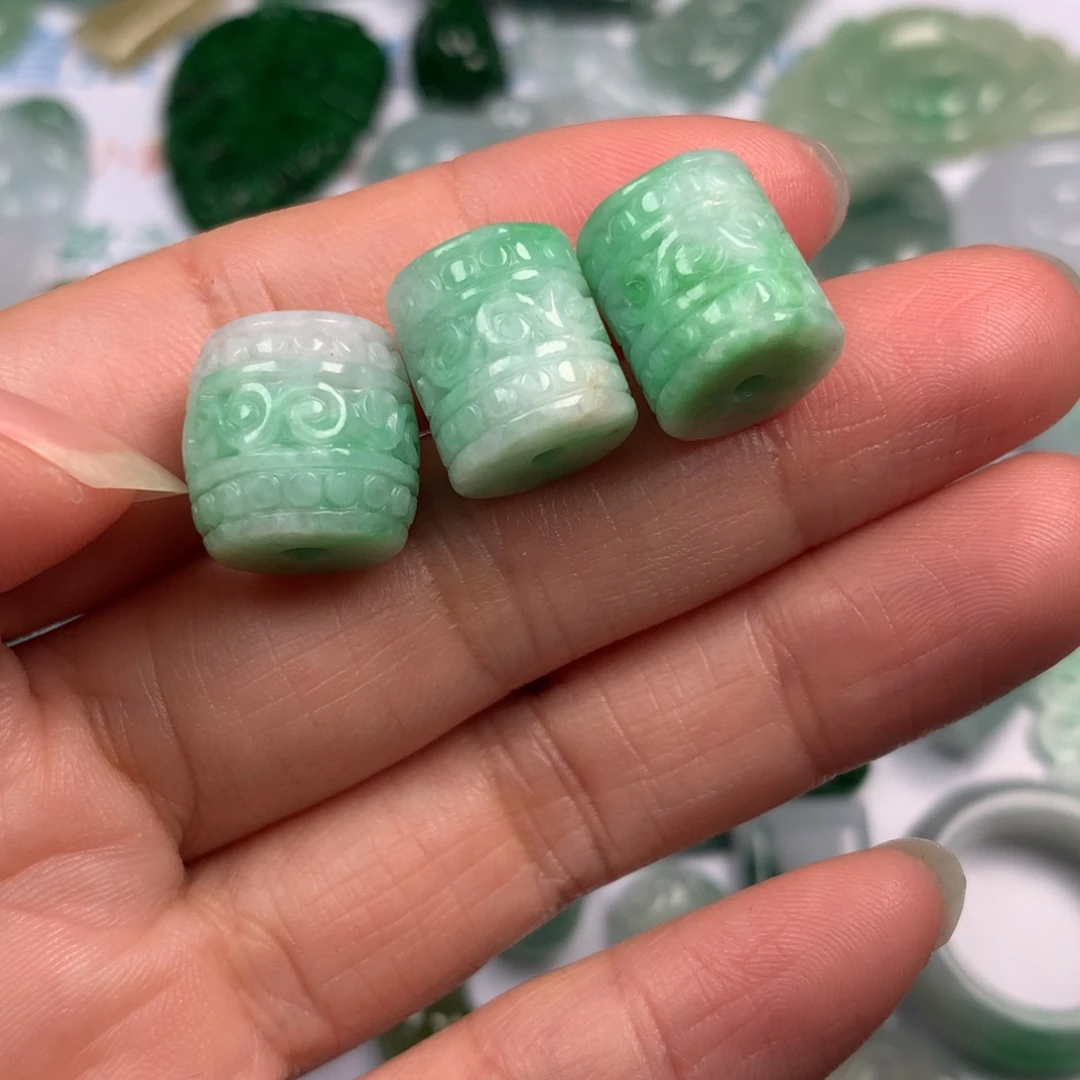 颜***曦翡翠未镶嵌颈饰翡翠