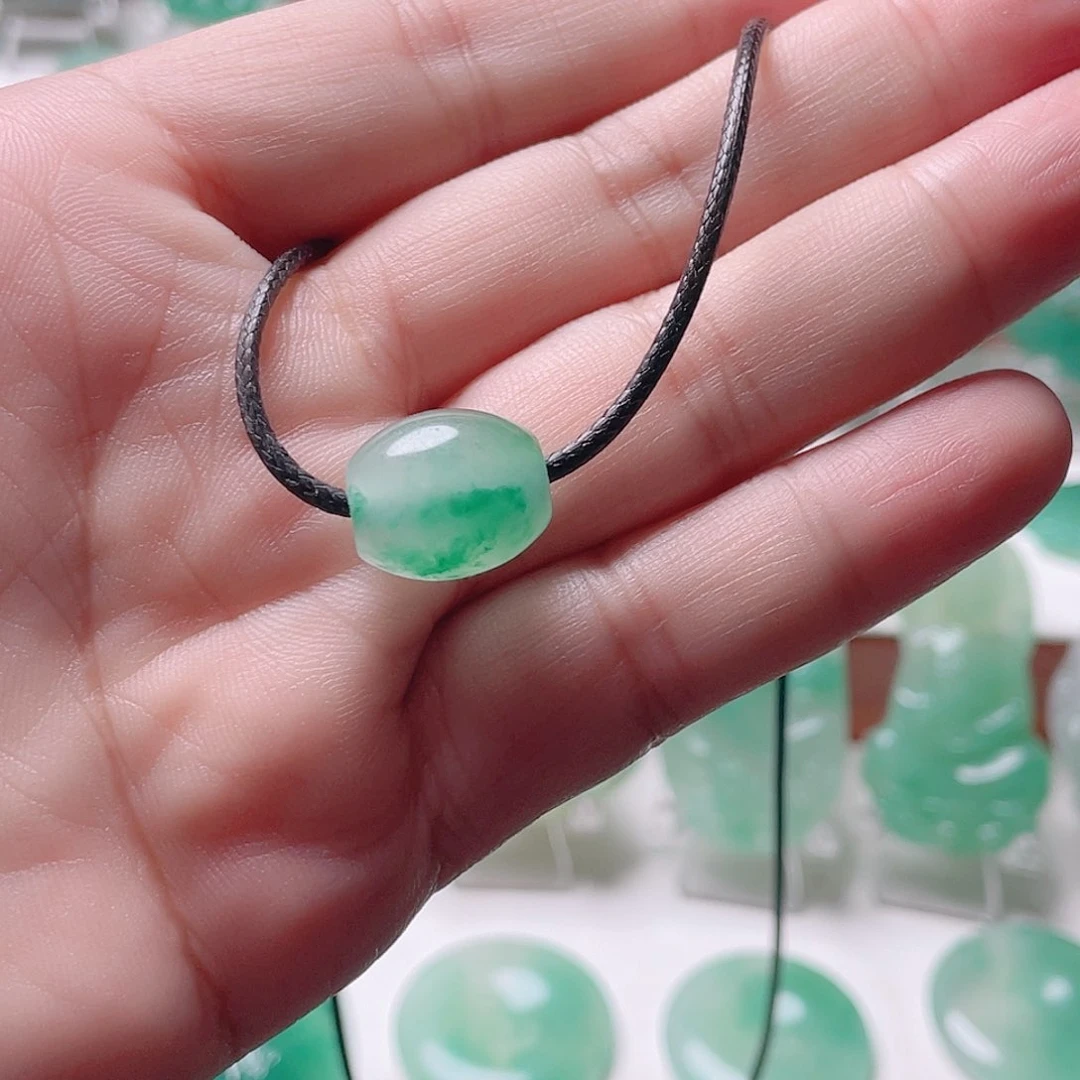 石英质玉合金颈饰