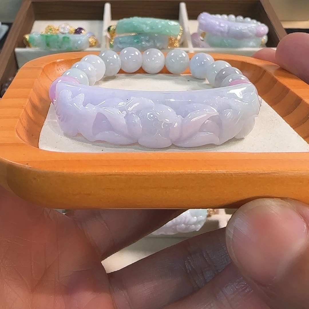 翡翠未镶嵌颈饰手牌