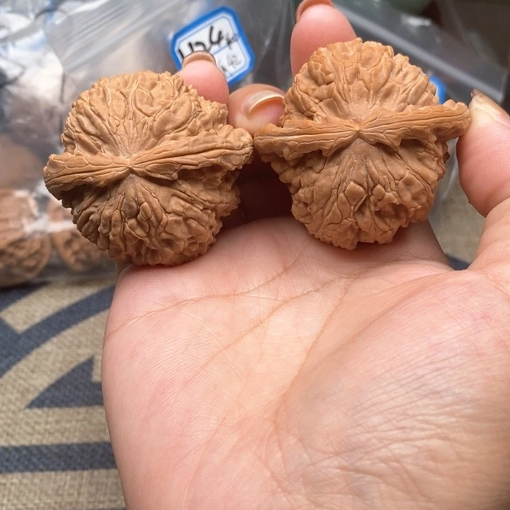 猴头核桃吊坠2219号色差球白47