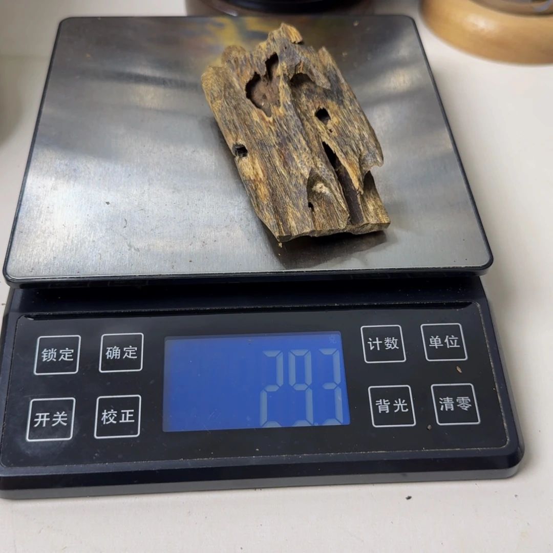 沉香碎屑沉香蓝宝石奇楠虫漏香29克