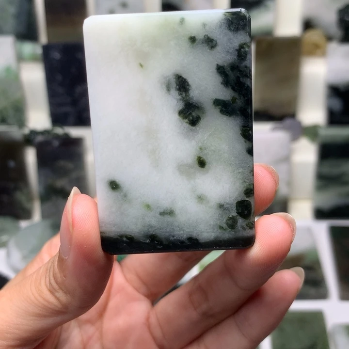 未镶嵌独山玉颈饰