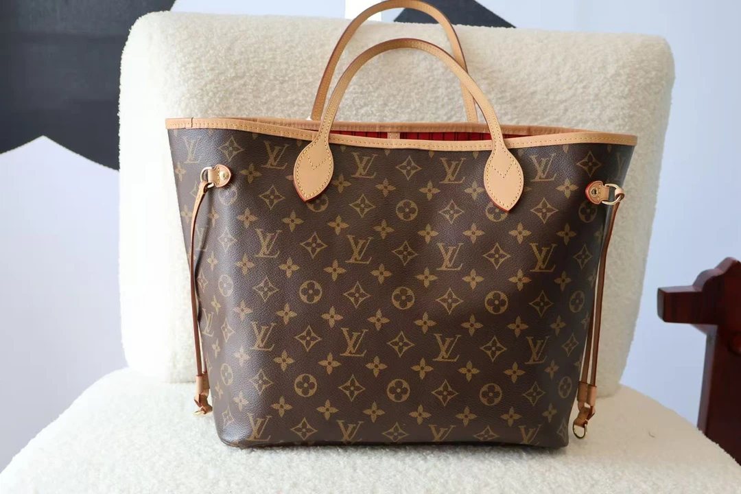 95新 LouisVuitton/路易威登 奢品阁/LV/老花红内中号/NF