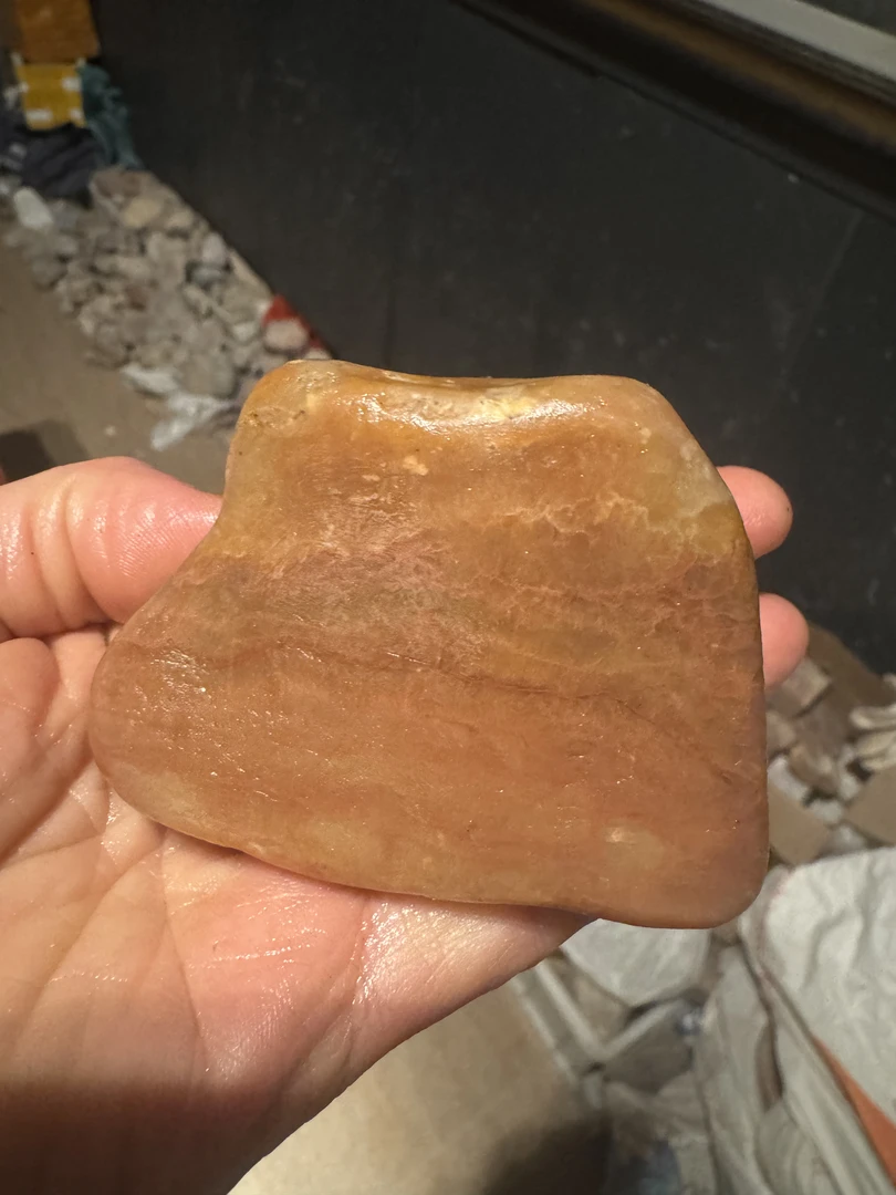 老挝南部田黄原石