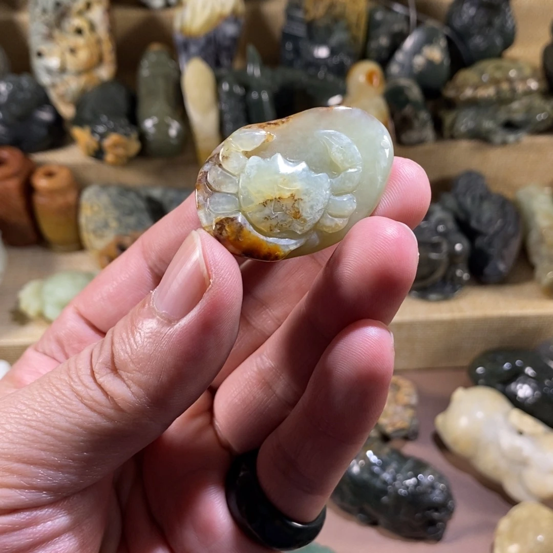 未镶嵌透闪石质玉挂件