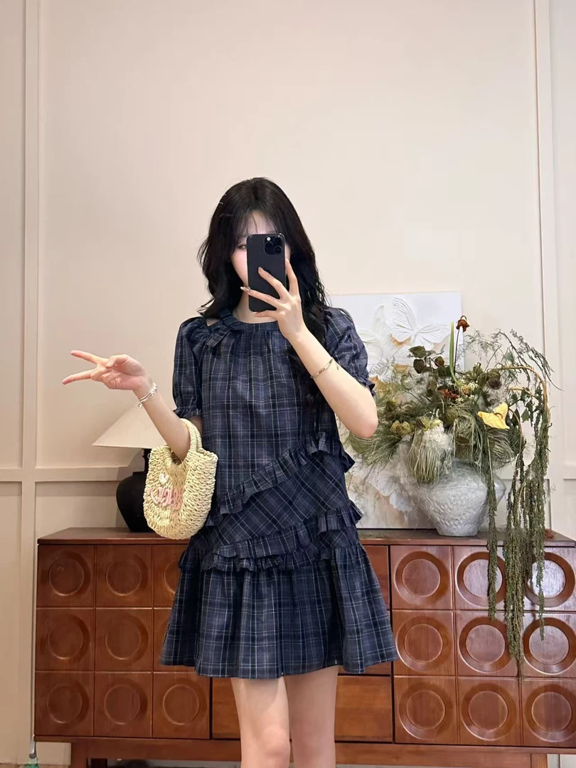 周【伯爵千金】夏款韩系宽松格子挂脖挖肩不规则裙边遮肉显瘦连衣裙