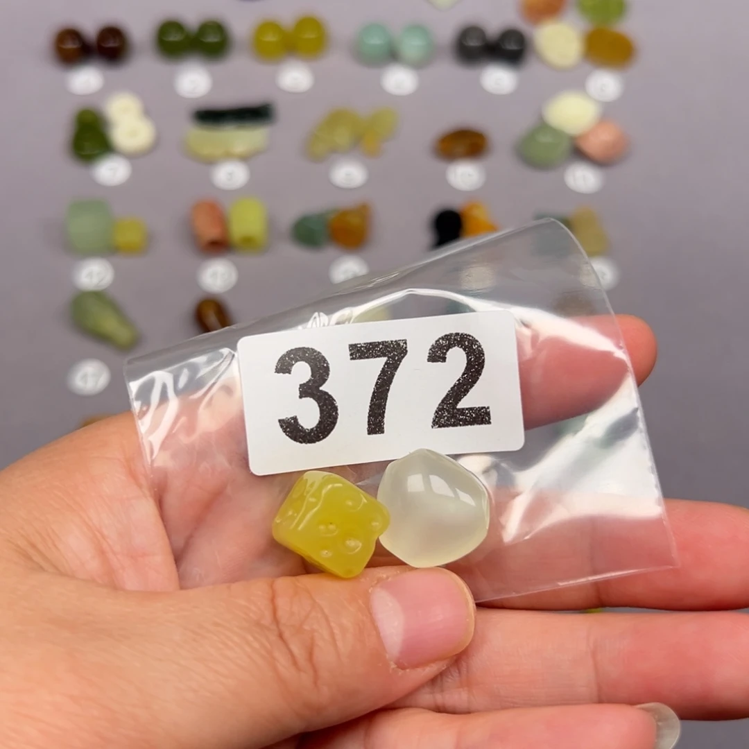 未镶嵌蛇纹石玉颈饰睡**了