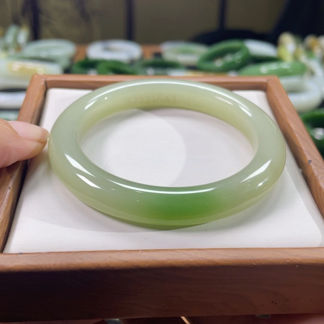 和田玉未镶嵌手镯5657圈