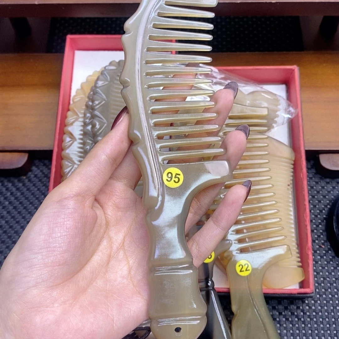 纯手工制作纯牛角梳子珍*。