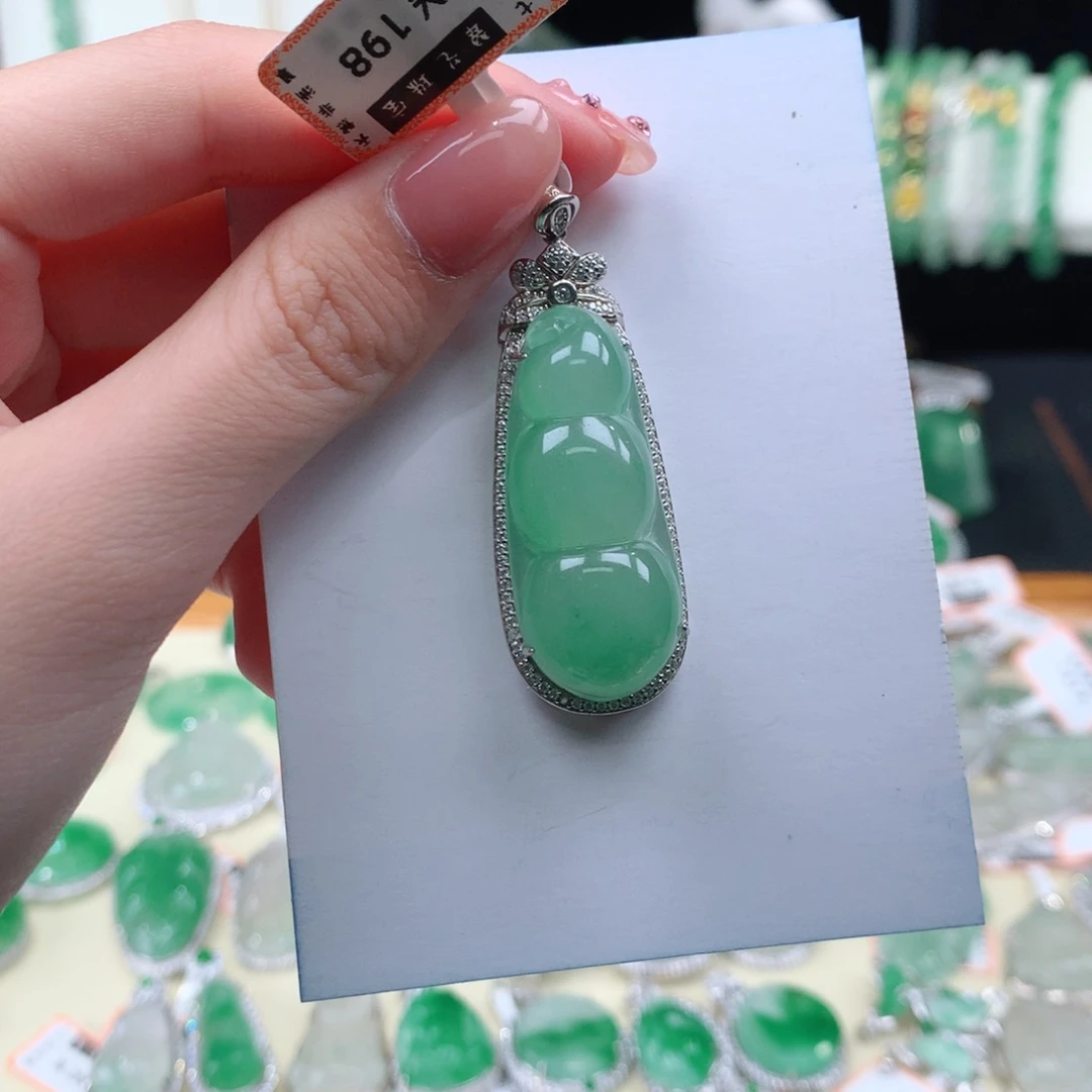石英质玉（非洲翠）银S925镶嵌颈饰豆子