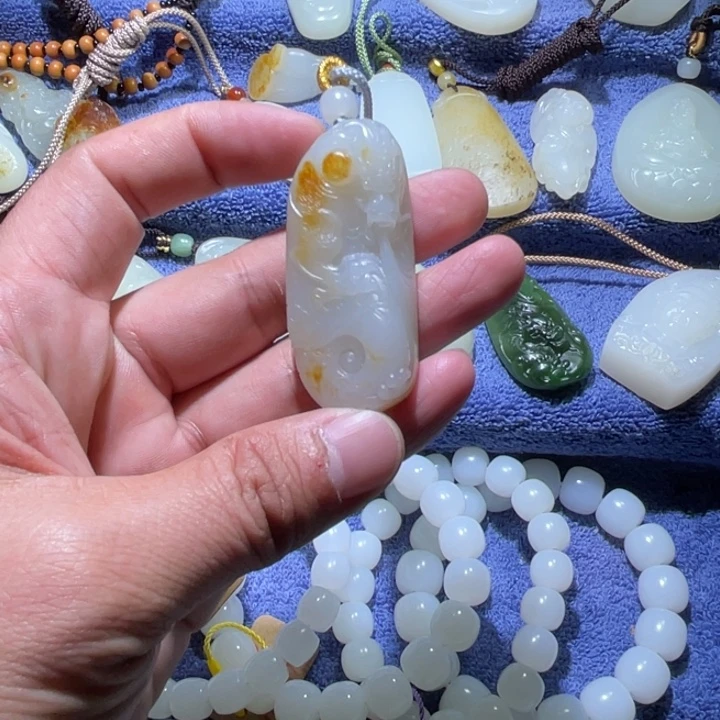 和田玉颈饰未镶嵌小*酥