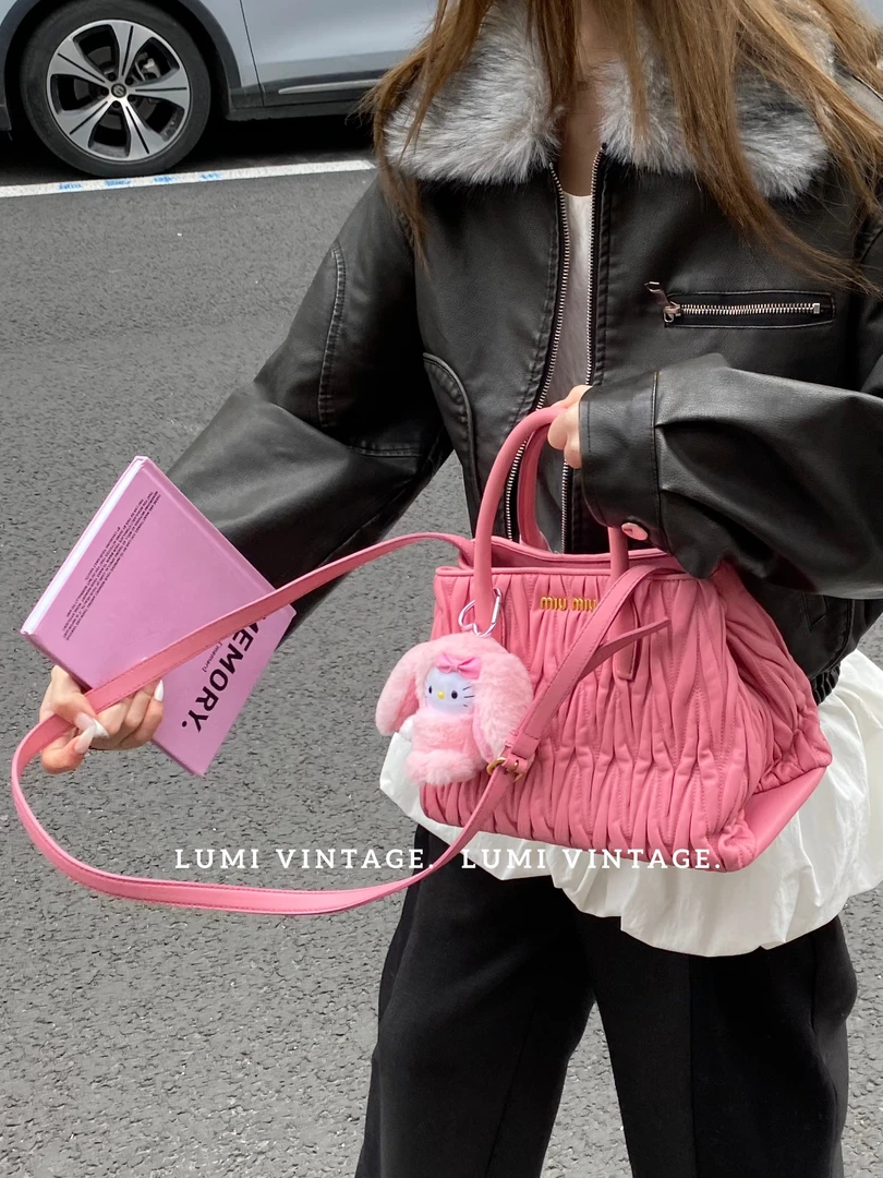 95新 MIU MIU/缪缪 粉色羊皮褶皱沙滩包 82705209