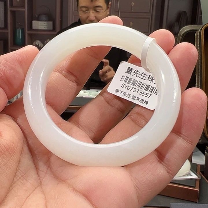 晴***风和田玉(白玉)未镶嵌手镯