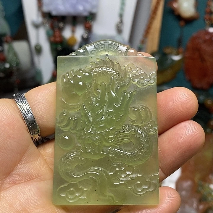 翡翠未镶嵌吊坠(赠链)