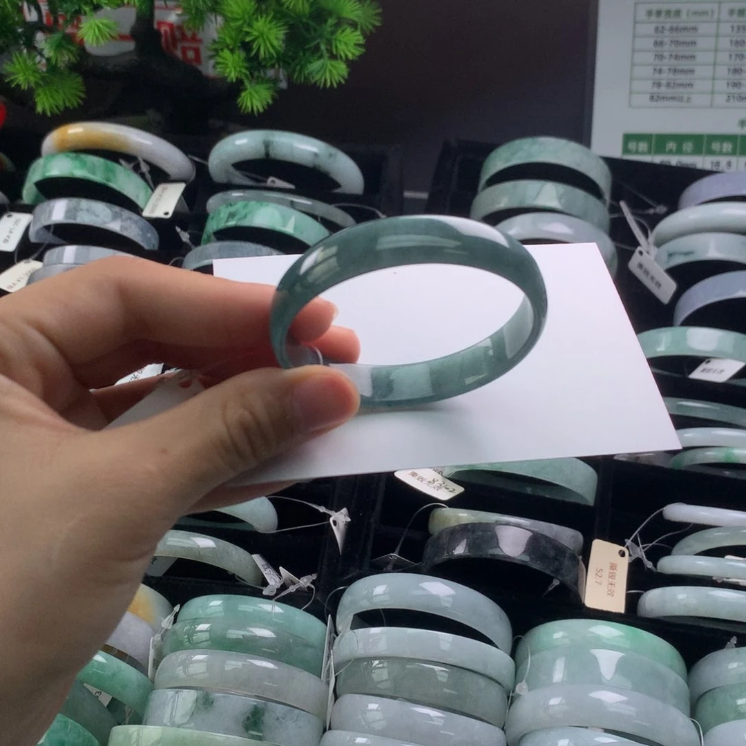 翡翠手镯未镶嵌公主