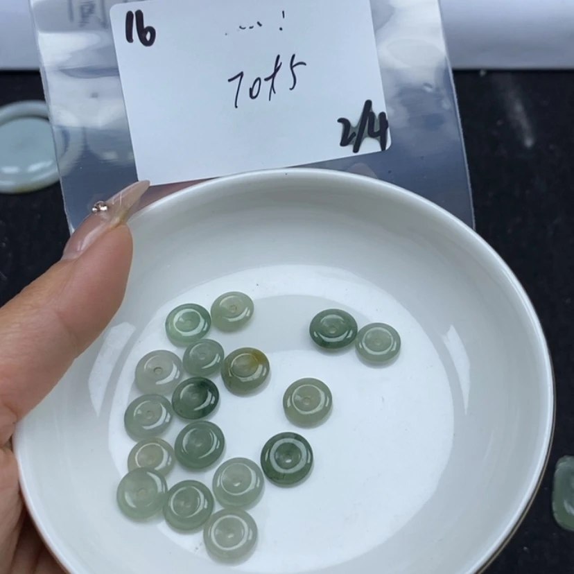 【闪购商品】翡翠颈饰未镶嵌…**.