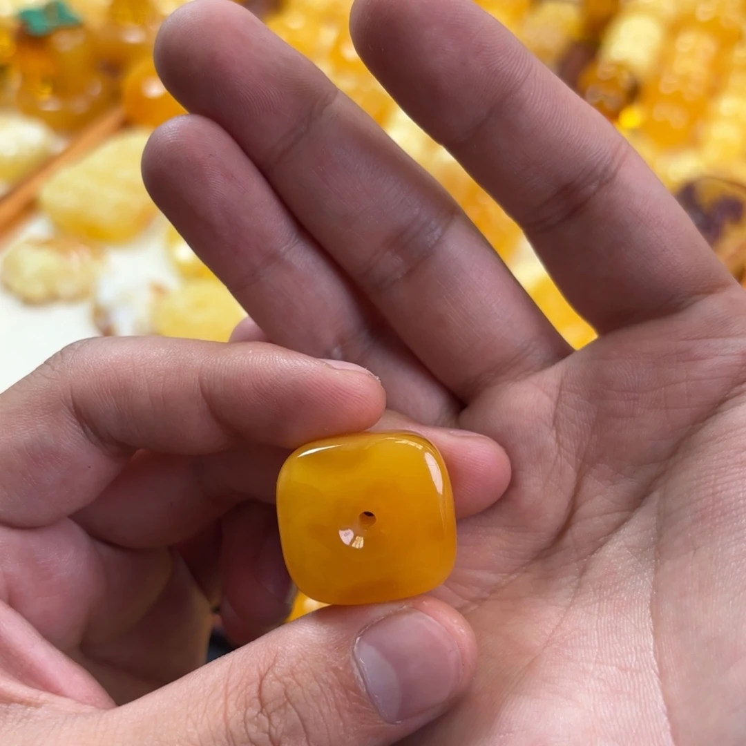 C***n蜜蜡未镶嵌裸石藏扣