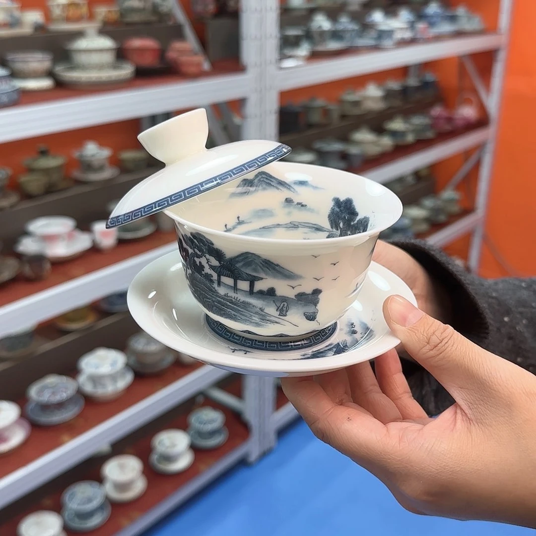 他在这里我很担心她知道