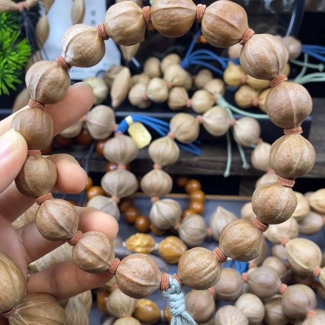 刘***爷橄榄核吊坠老料铁核