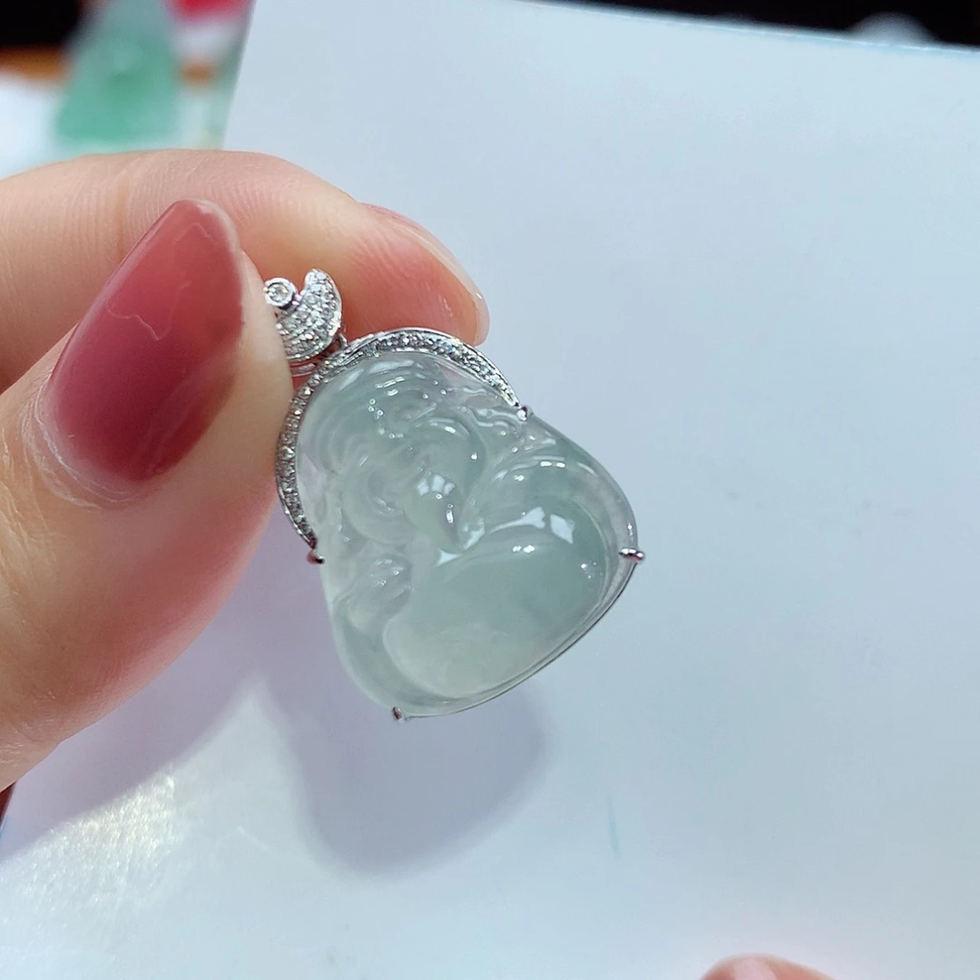 翡翠18K金镶嵌颈饰财爷