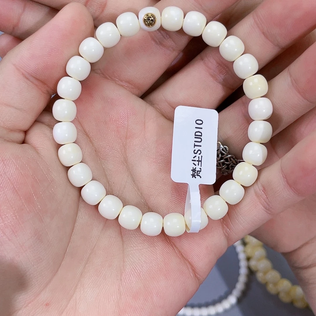 虎***琥珀未镶嵌手链白蜡无纹