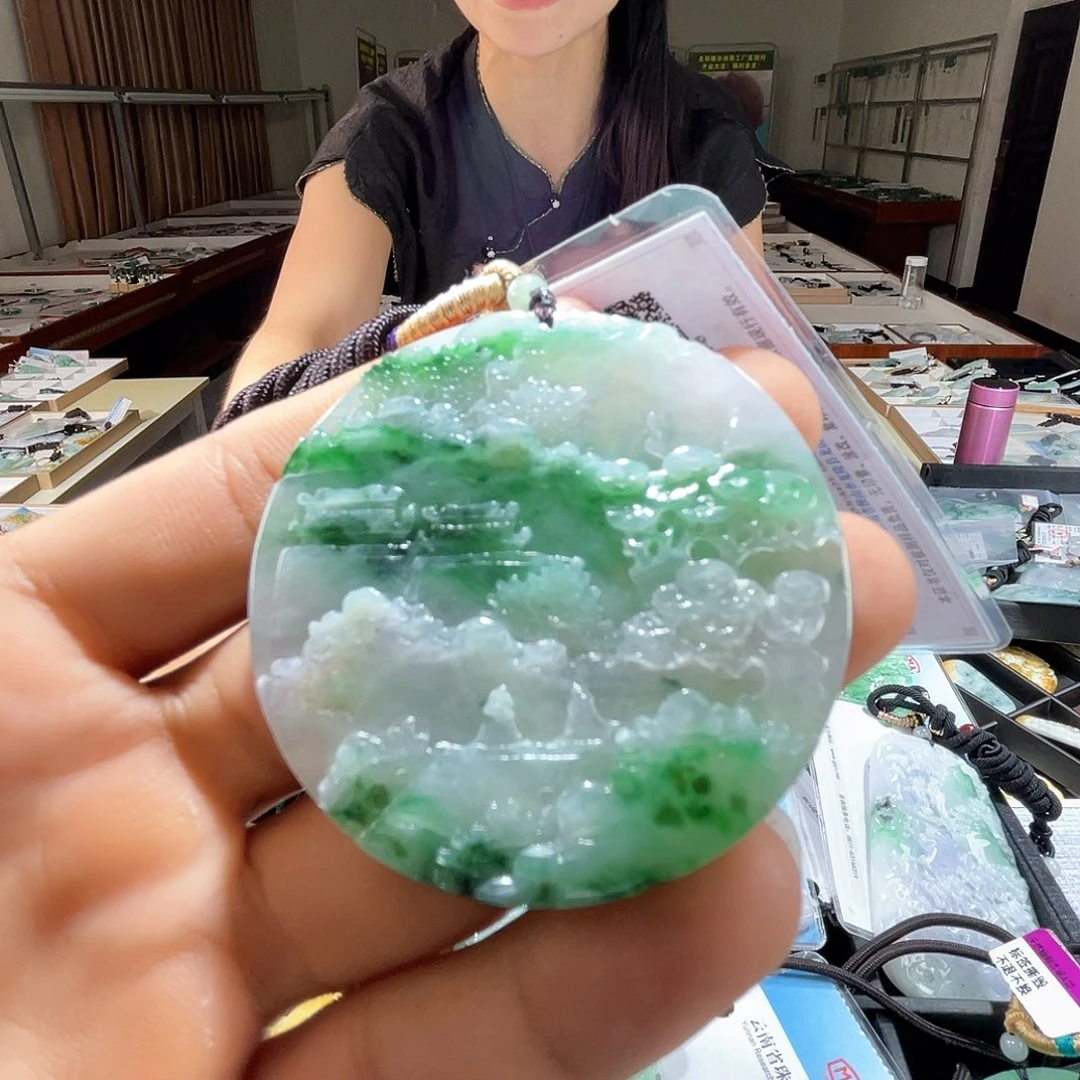 翡翠未镶嵌颈饰一
