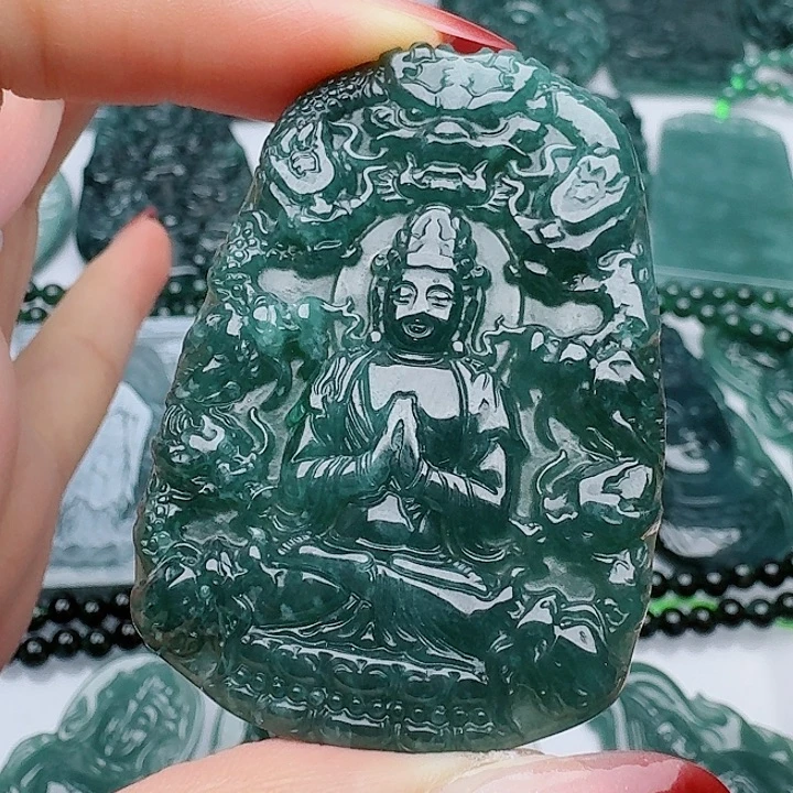 翡翠未镶嵌颈饰多样性发其一