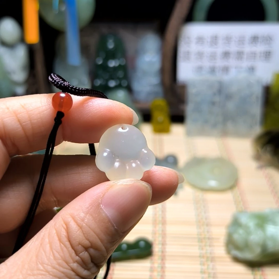 罗***二蛇纹石玉未镶嵌颈饰