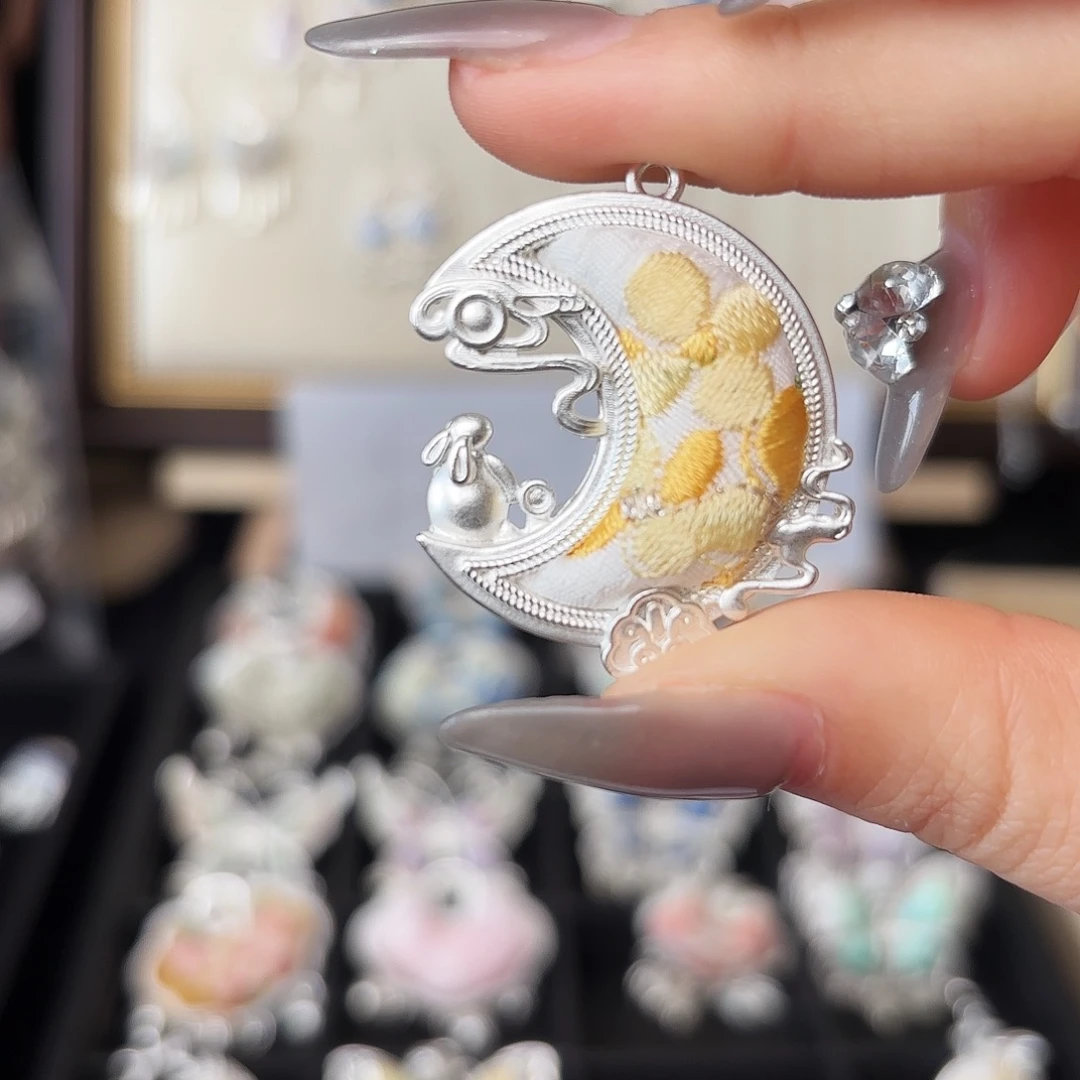 中吊坠 可爱可爱美美的