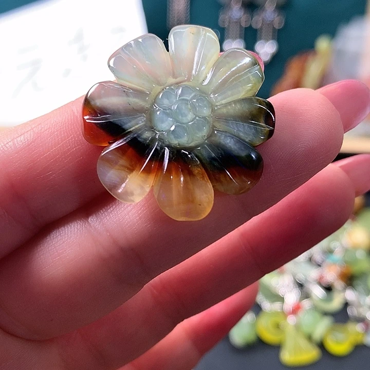 蛇纹石玉未镶嵌耳饰