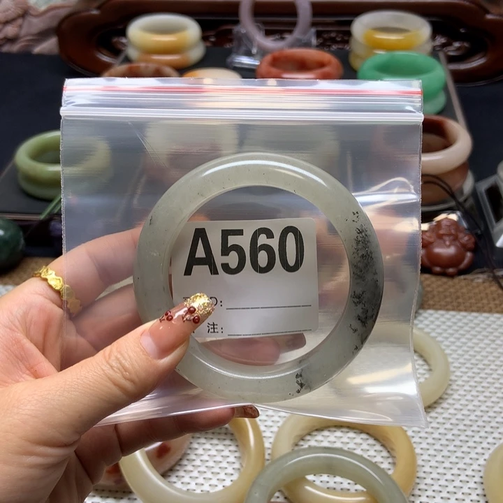 *****石英质玉未镶嵌手镯