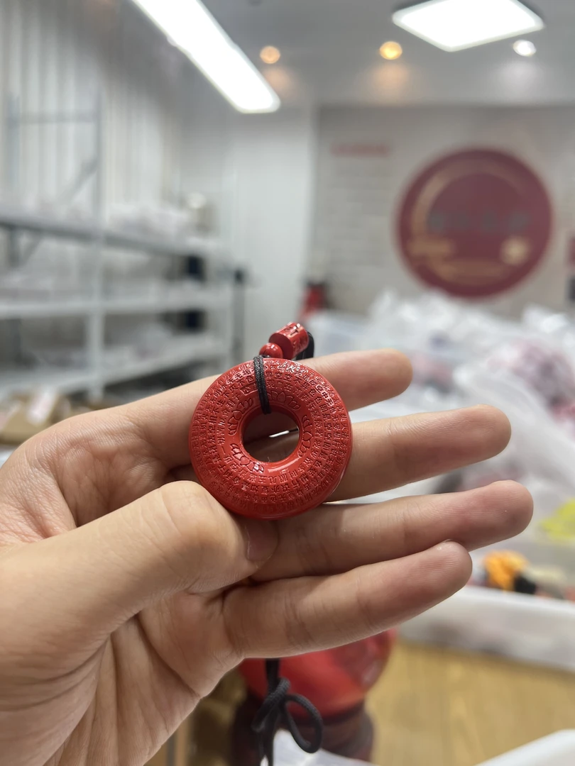 含辰砂工艺品红砂六字真言平安扣吊坠37mmx10mm