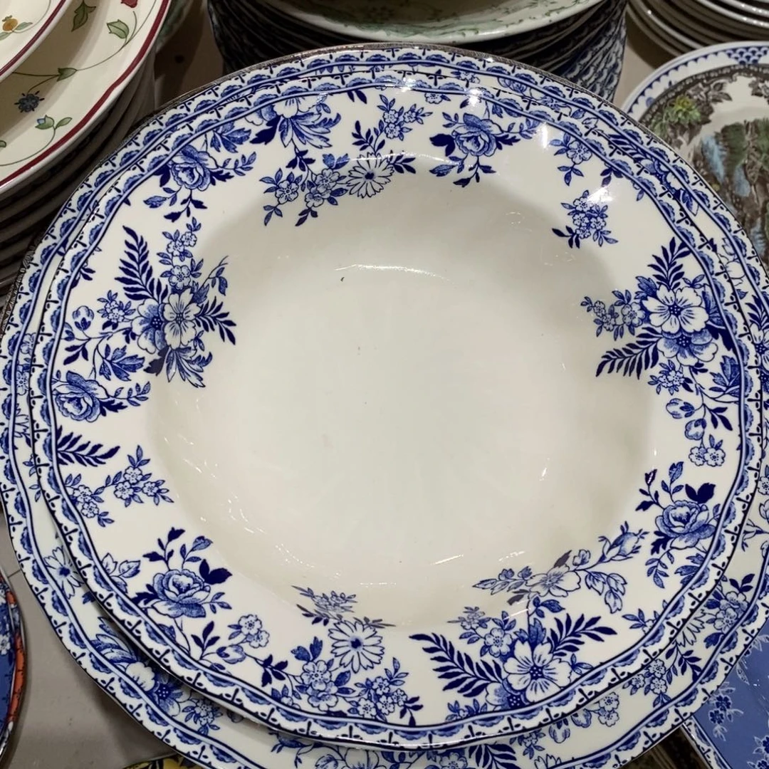 瓷微瑕青花草帽盘