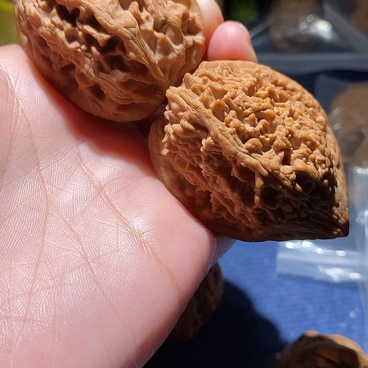 -***^文玩核桃吊坠大古市