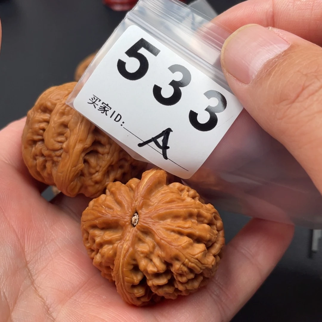 文玩核桃吊坠红锦鲤42