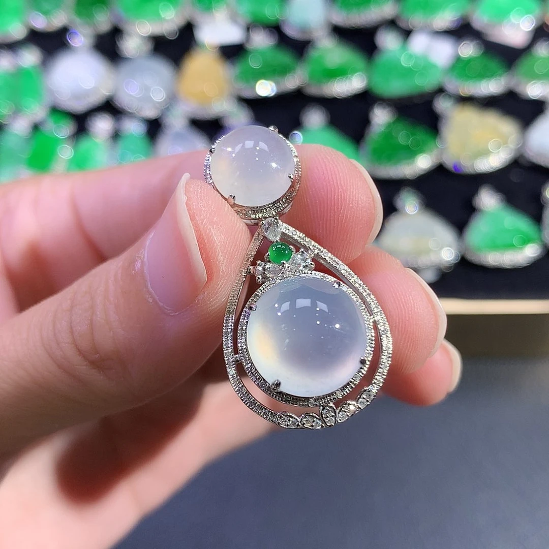 翡翠18K金镶嵌吊坠(赠链)