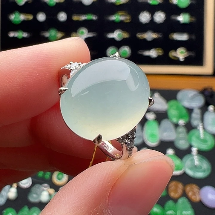 翡翠18K金镶嵌颈饰戒指