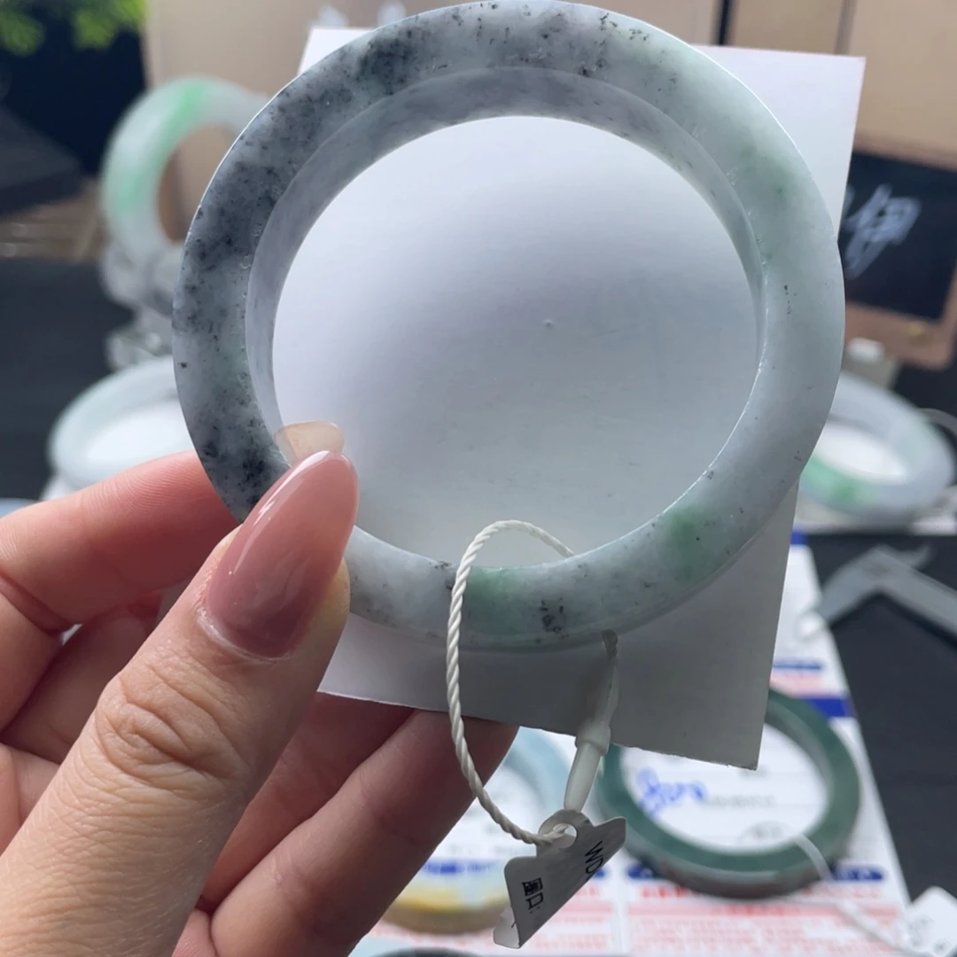 定制翡翠未镶嵌翡翠手镯基地质检发货