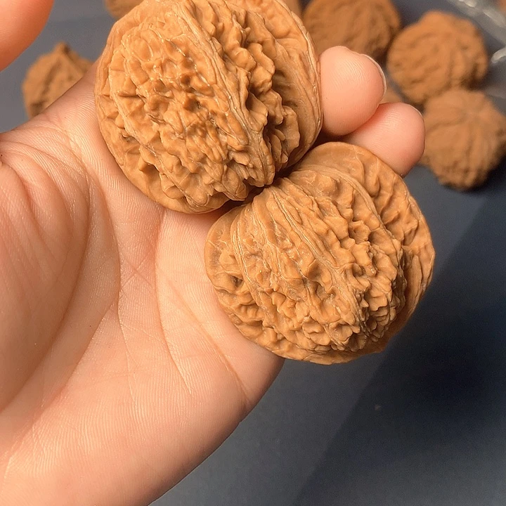 皖***王文玩核桃吊坠楼子