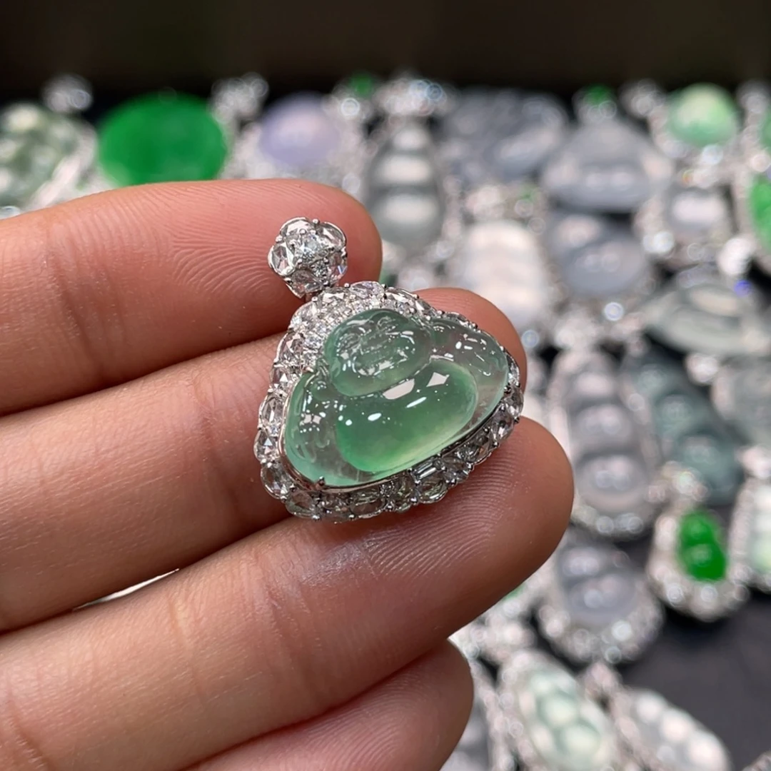 翡翠18K金镶嵌颈饰佛公