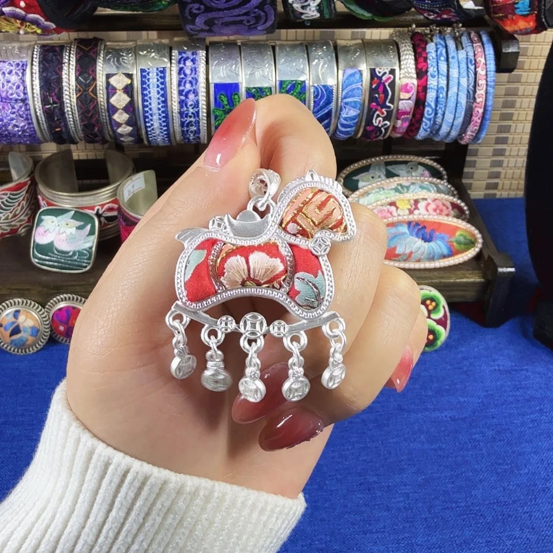 传承非遗刺绣饰品马上有钱13