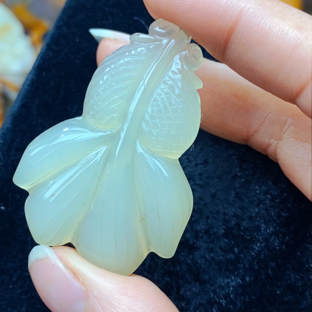 未镶嵌石英质玉（黄龙玉）颈饰