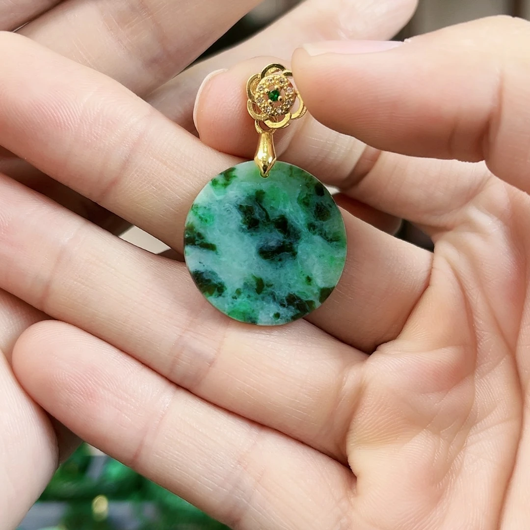 翡翠颈饰未镶嵌吊坠多样性