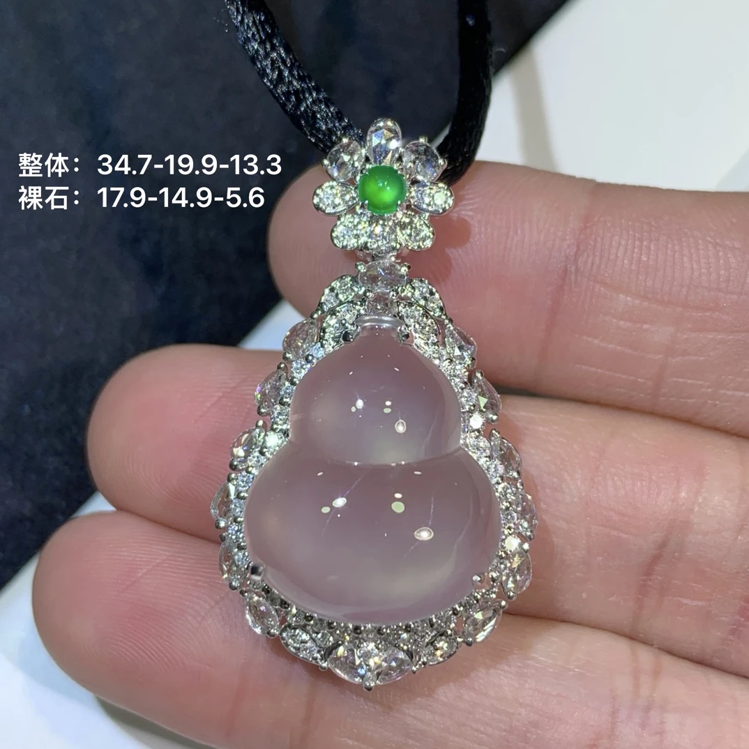 玻璃种极光白葫芦翡翠吊坠
