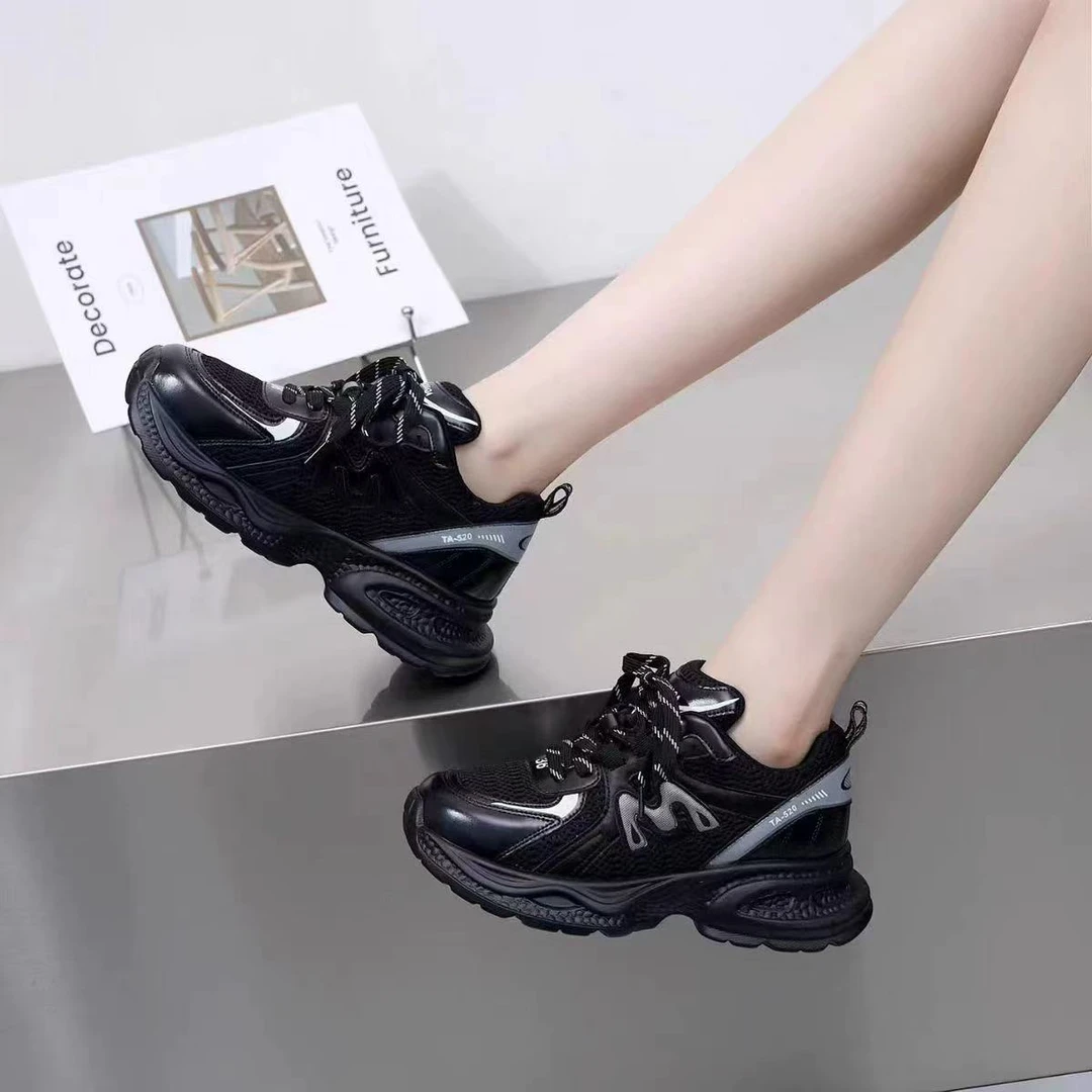 C2050  黑色  时尚厚底圆头系带女休闲老爹鞋