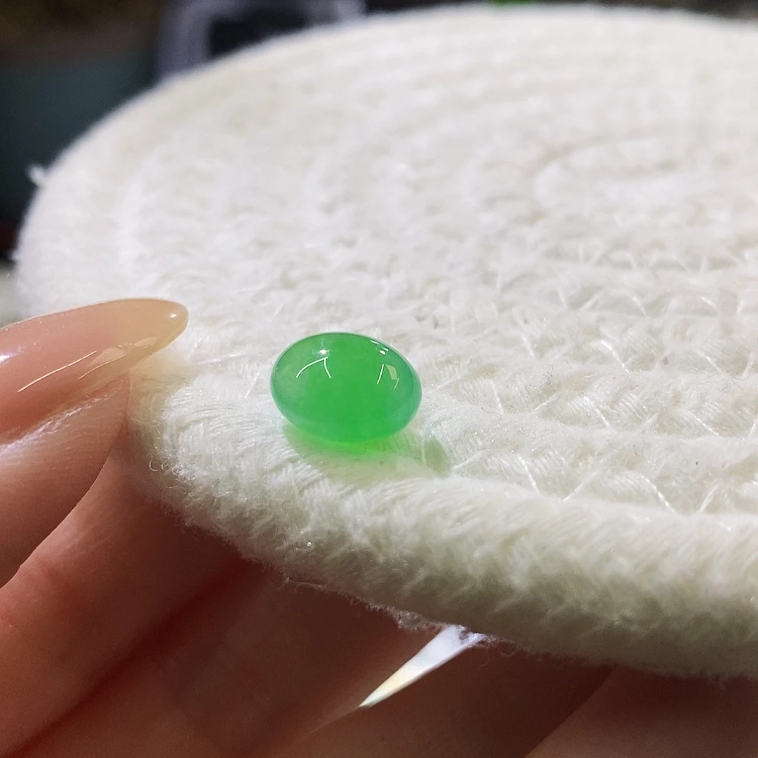 翡翠未镶嵌挂件绿蛋