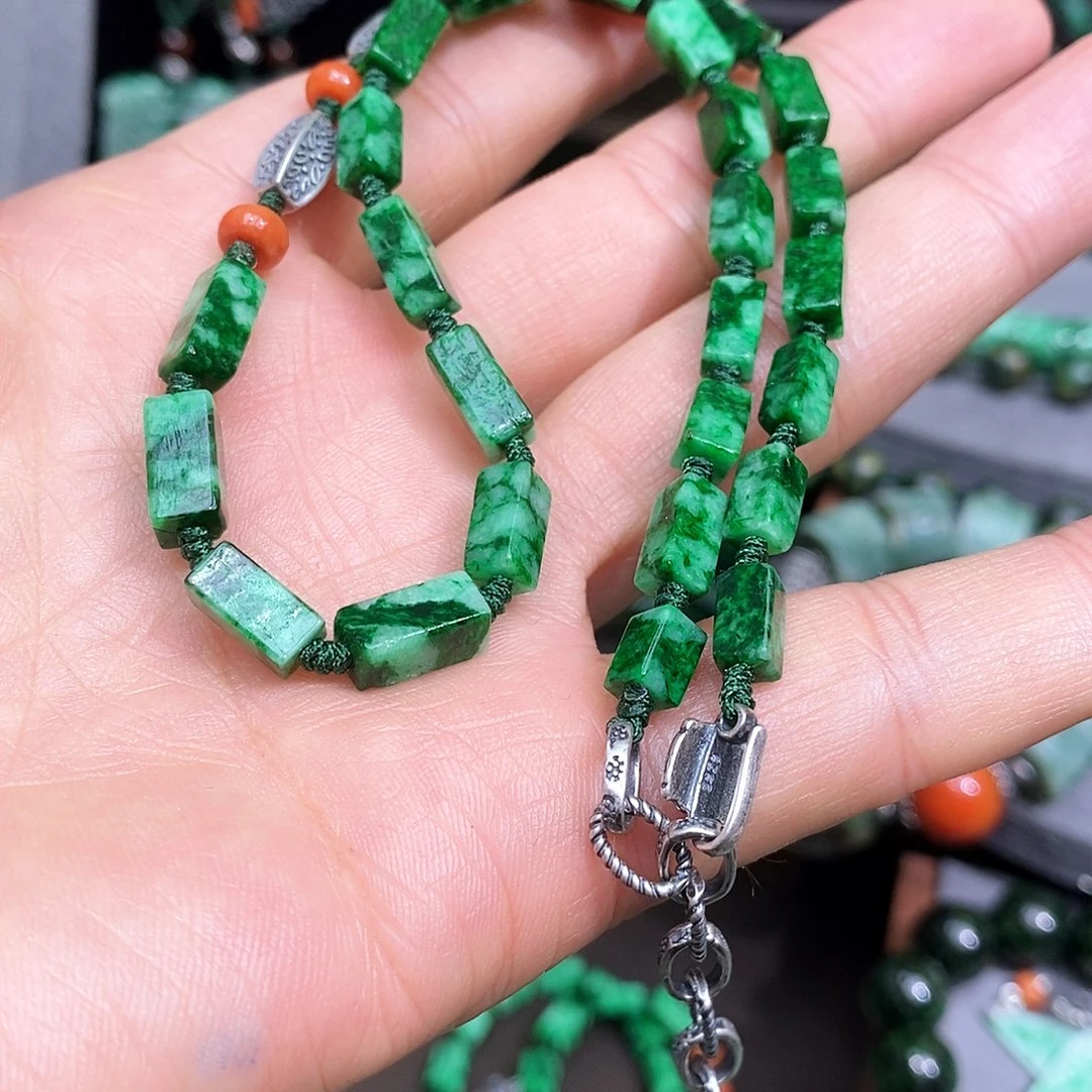 颈饰未镶嵌翡翠小****儿漂亮美眉