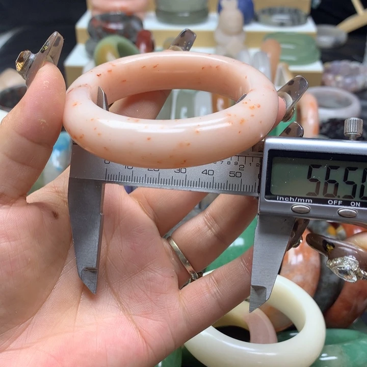 未镶嵌手镯石英质玉