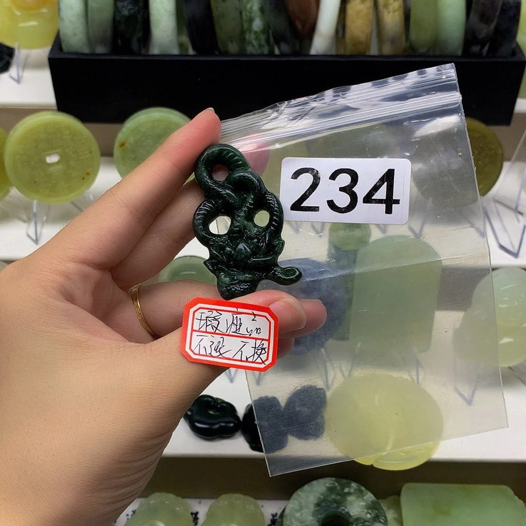 蛇纹石玉颈饰未镶嵌